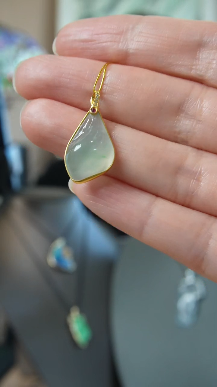【闪购商品】翡翠吊坠(不含链)18K金镶嵌天然缅甸翡翠吊坠