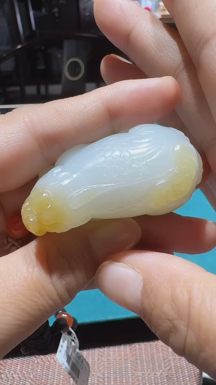 颈饰未镶嵌和田玉吊坠