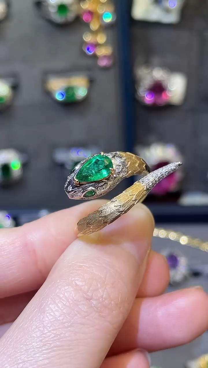 【闪购商品】祖母绿戒指18K金镶嵌0.6ct