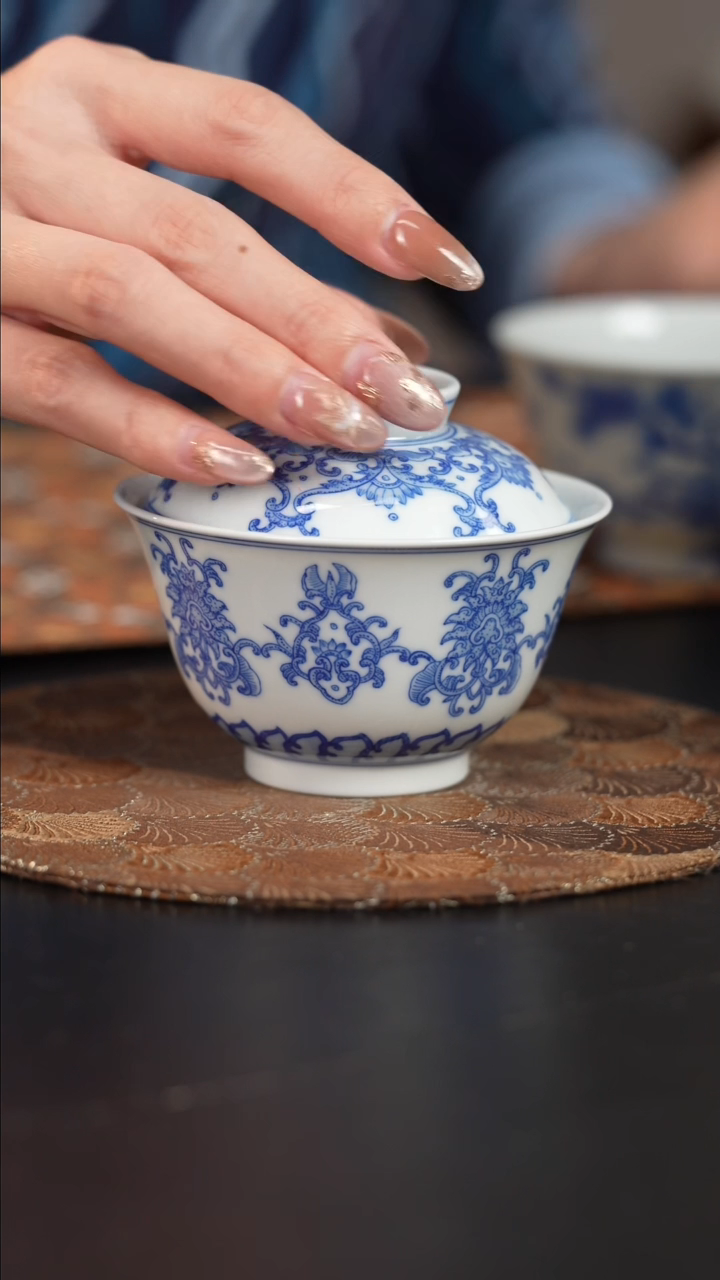 【闪购商品】杯看山柴窑青花如意