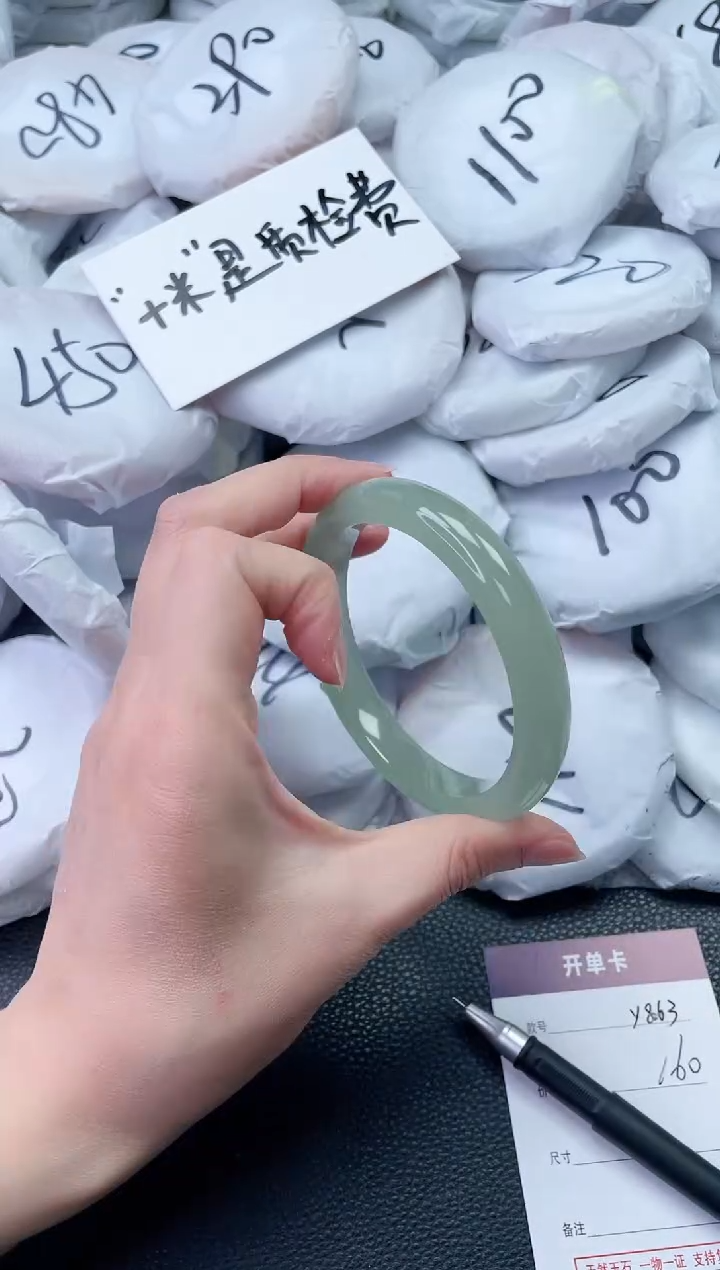 【闪购商品】石英质玉手镯未镶嵌Y863