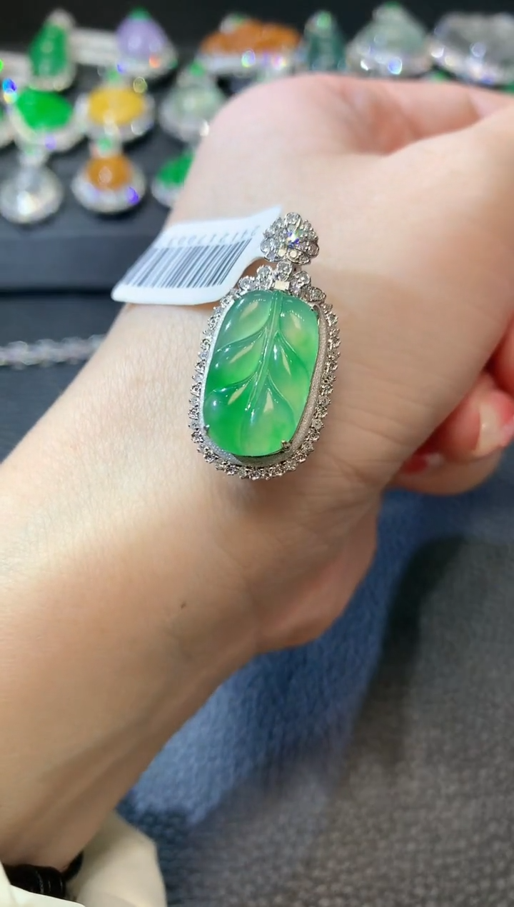 【闪购商品】翡翠吊坠(不含链)18K金镶嵌C1 1