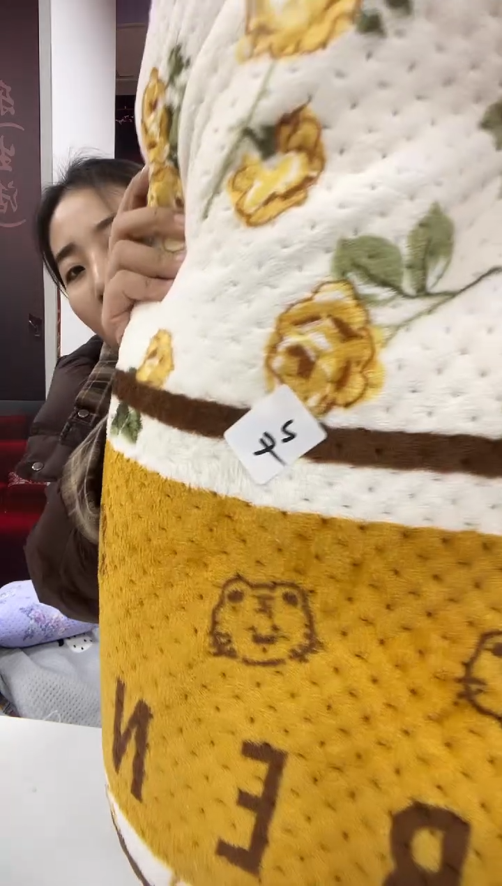 全棉大尺寸牛奶绒床盖