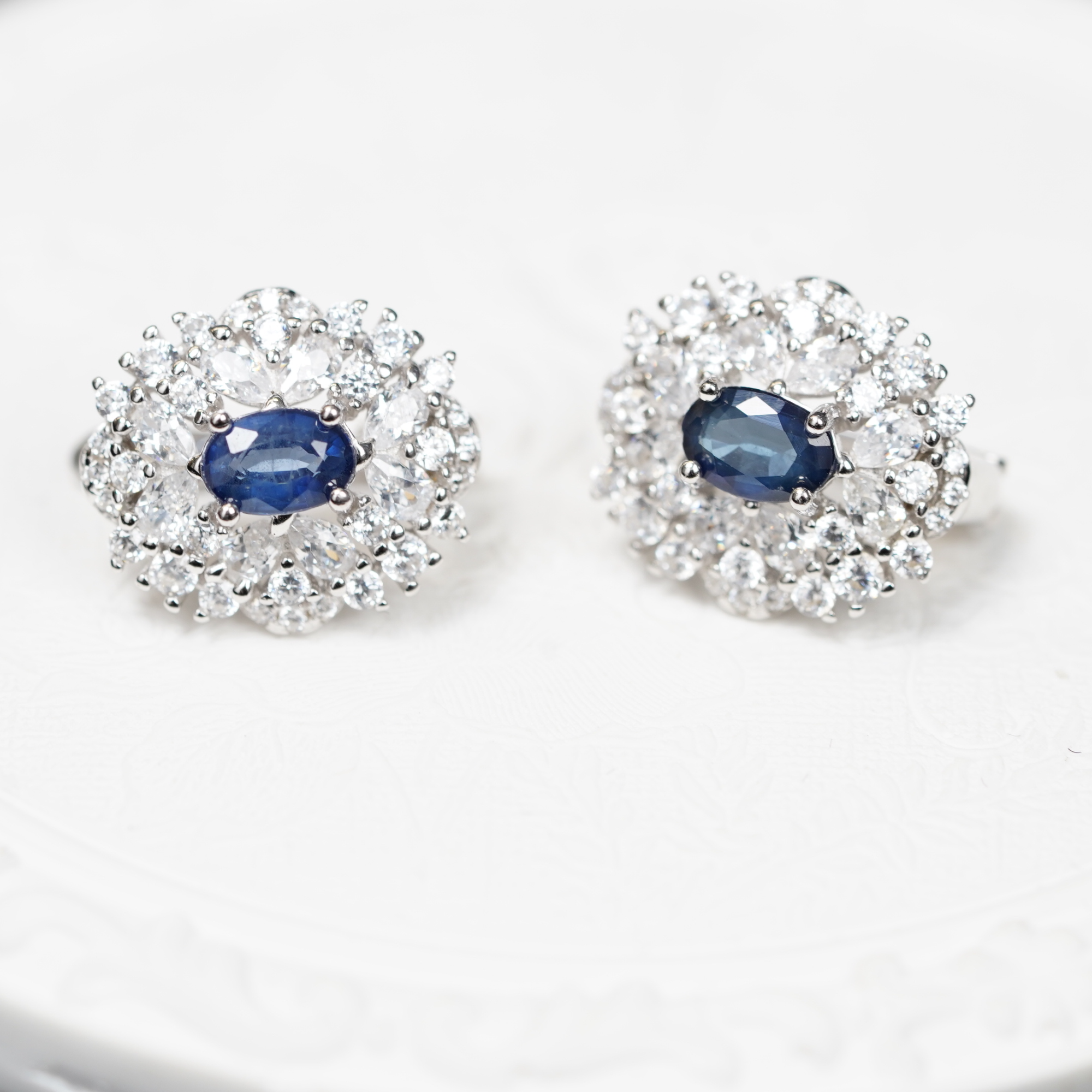 JSLBE0663-蓝宝石耳钉（单颗约：70分）