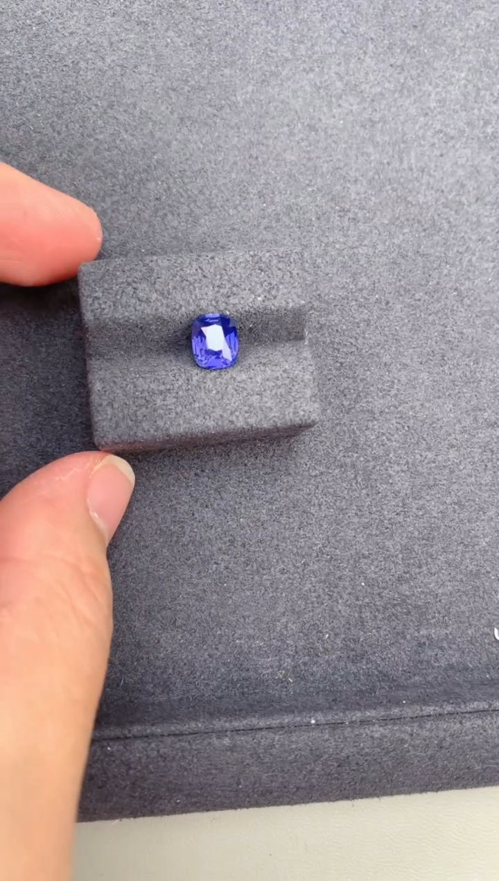 【闪购商品】彩色蓝宝石裸石未镶嵌1.5ct无烧紫蓝宝