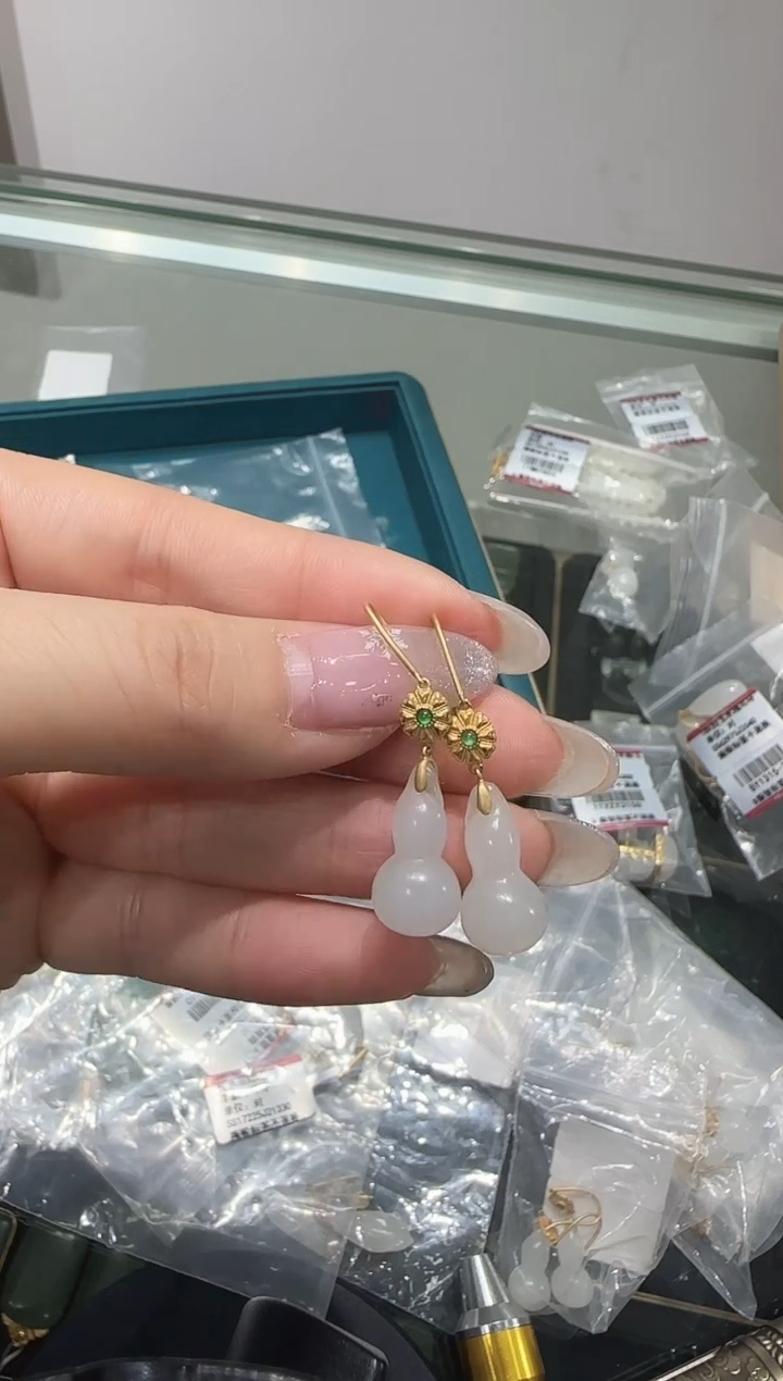 【闪购商品】和田玉耳环/多样性发18K金镶嵌R411