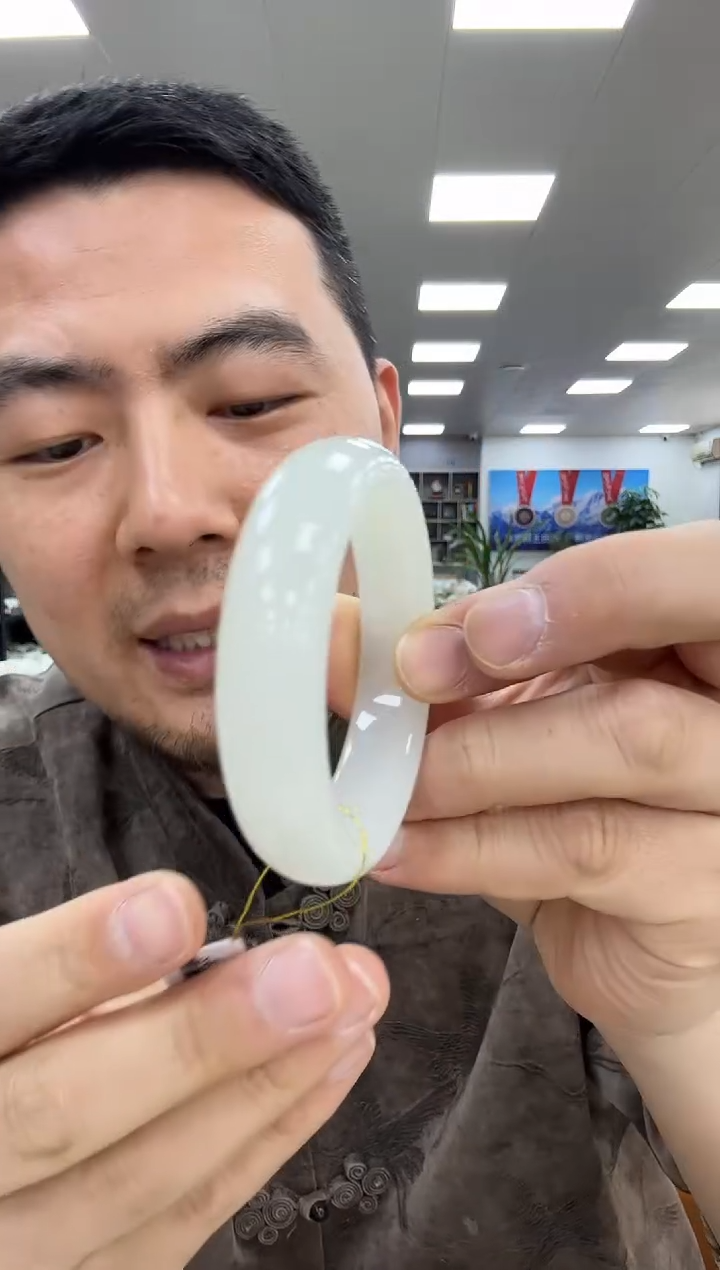 【闪购商品】和田玉手镯未镶嵌52-53  216