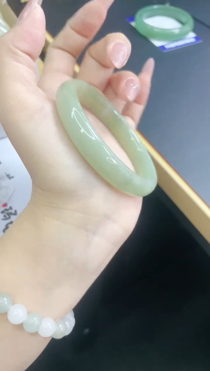 【闪购商品】石英质玉手镯未镶嵌92/58.3