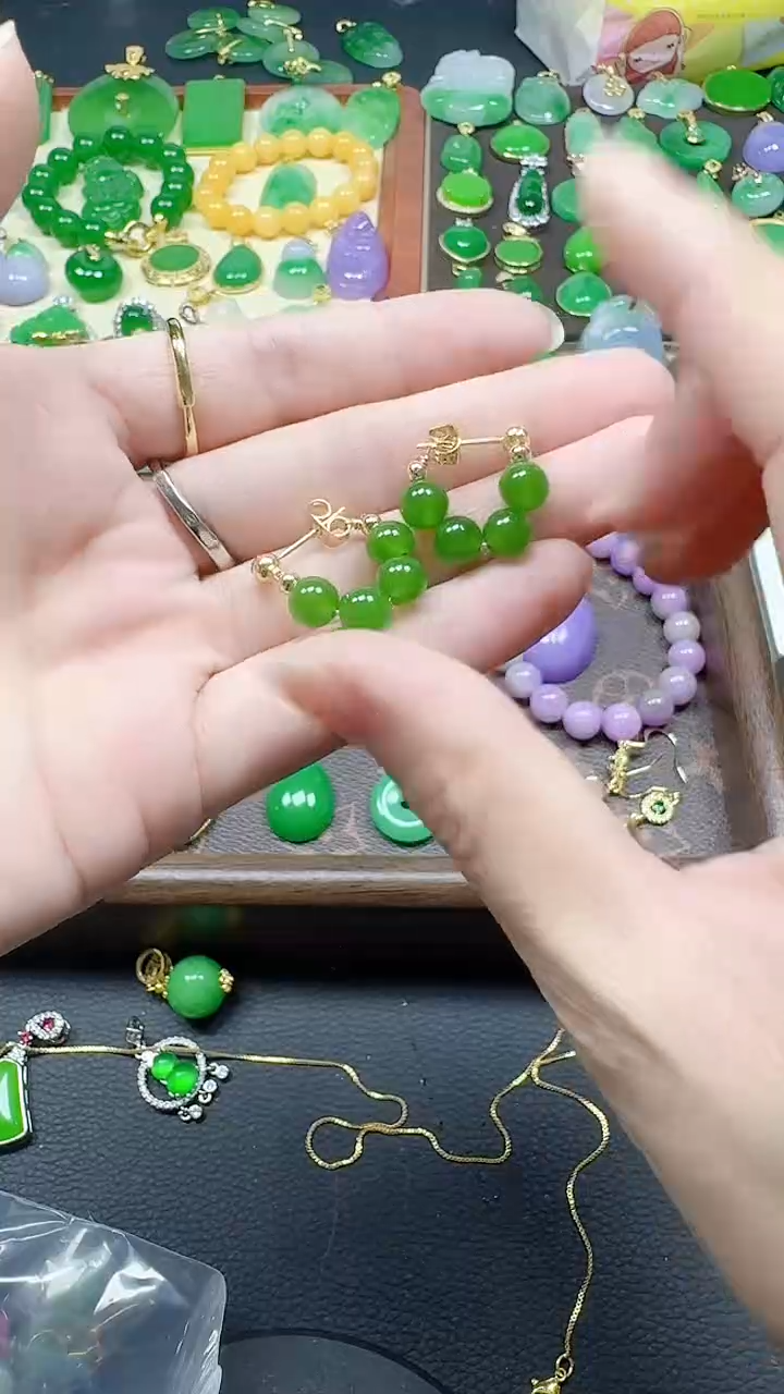 颈饰未镶嵌和田玉碧玉珠耳扣