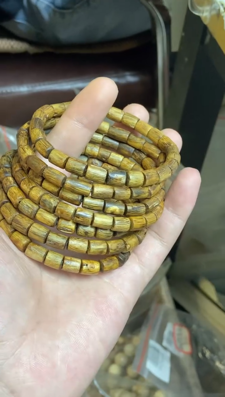 手串沉香 海南红金猊随型单圈微瑕多样性发其一