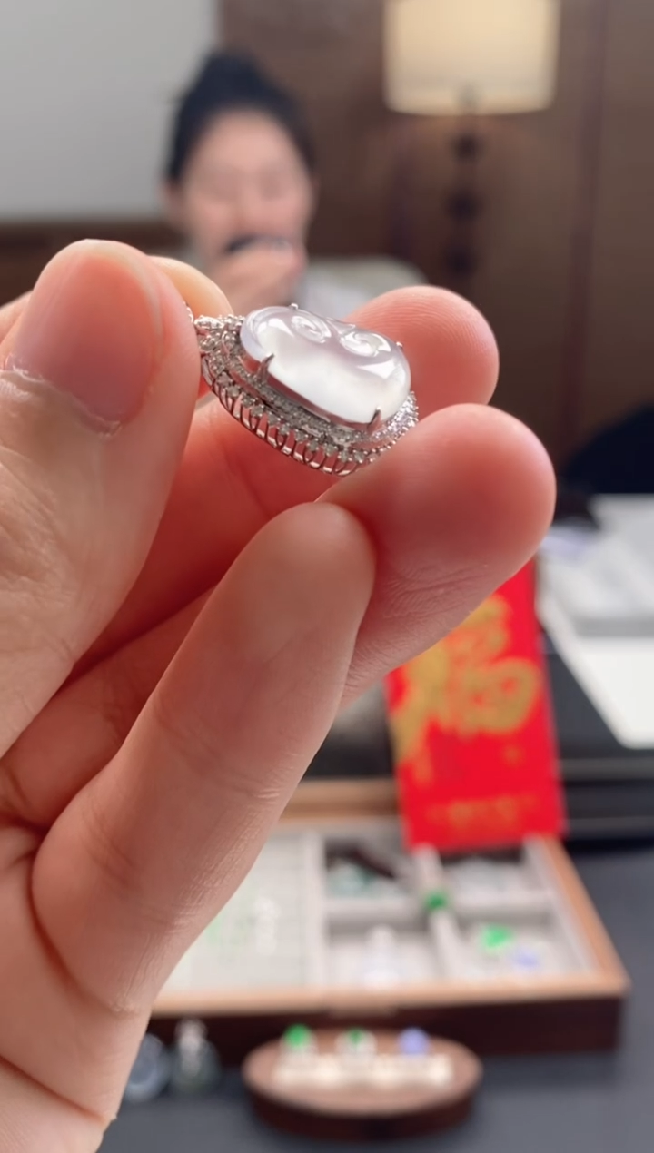 【闪购商品】翡翠挂件18K金镶嵌如意