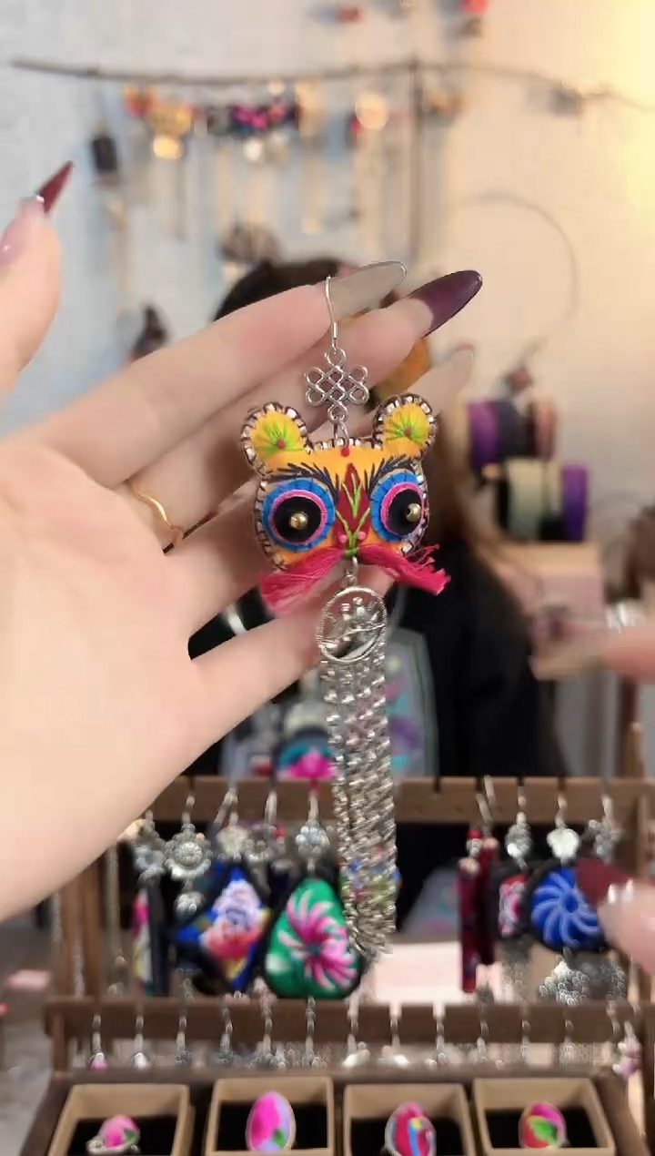 织绣彩云南阁非遗老绣饰品029