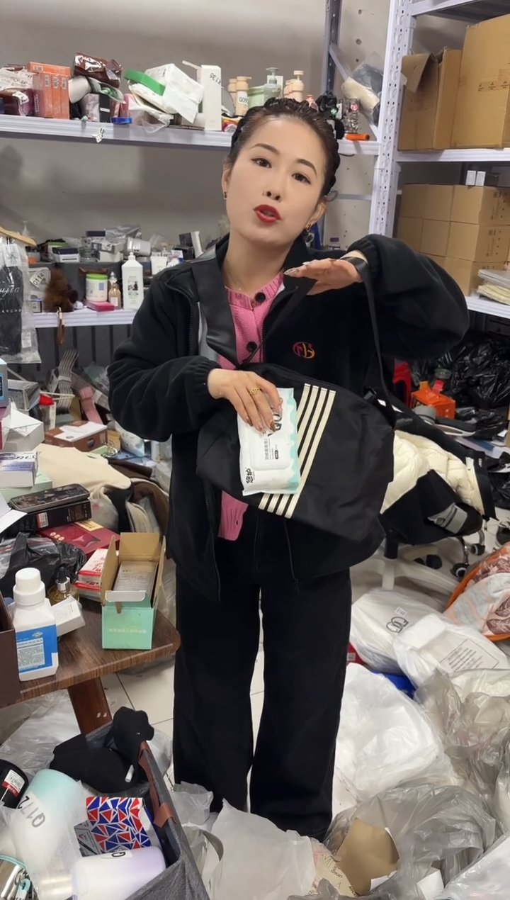 PU上车啦 宝宝们抓紧时间去下方链接拍吧发五包羽绒服湿巾