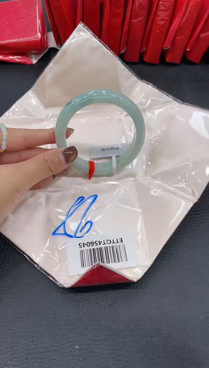 【闪购商品】翡翠手镯未镶嵌手镯