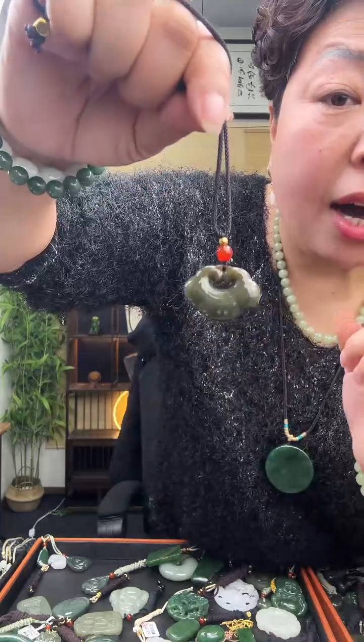 颈饰未镶嵌和田玉多样性发一  1034