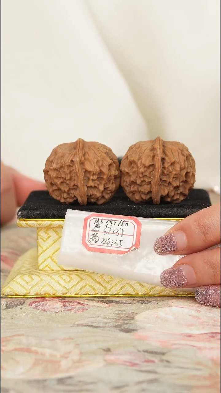 【闪购商品】文玩核桃把件非嫁接元宝