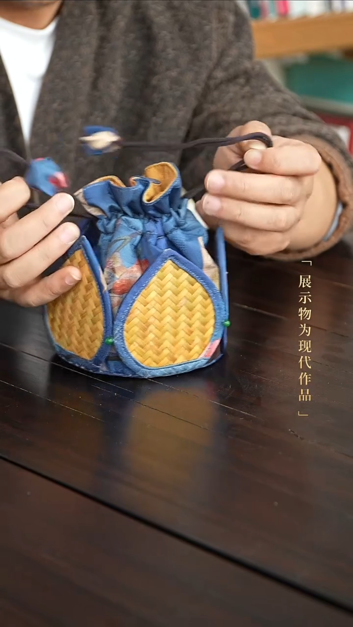 藤编小包              