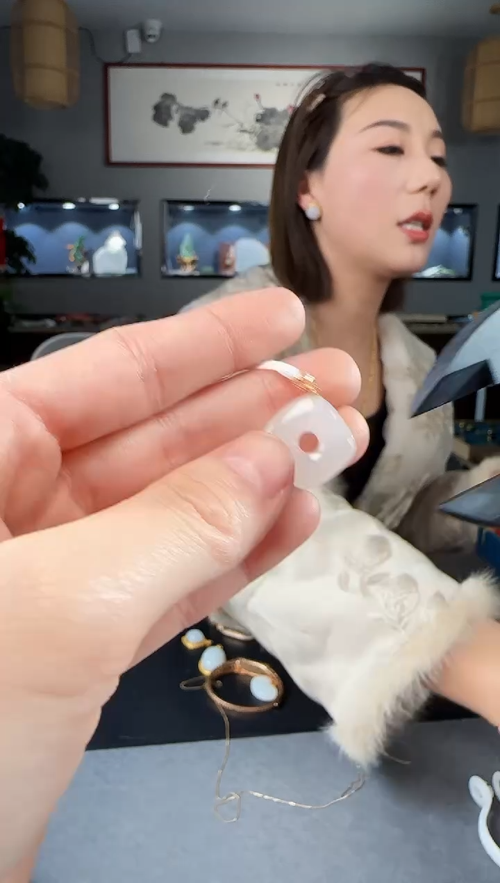 【闪购商品】和田玉吊坠(不含链)18K金镶嵌1