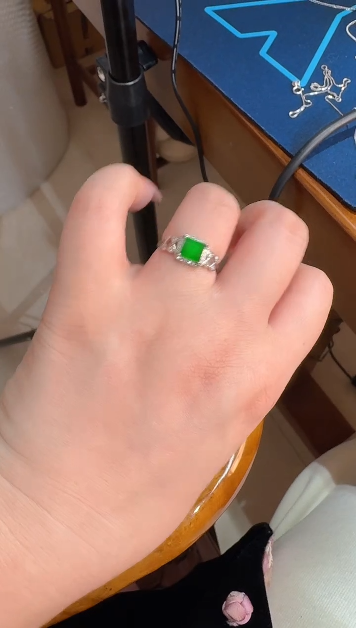 【闪购商品】翡翠戒指银S925镶嵌天然A货翡翠戒指