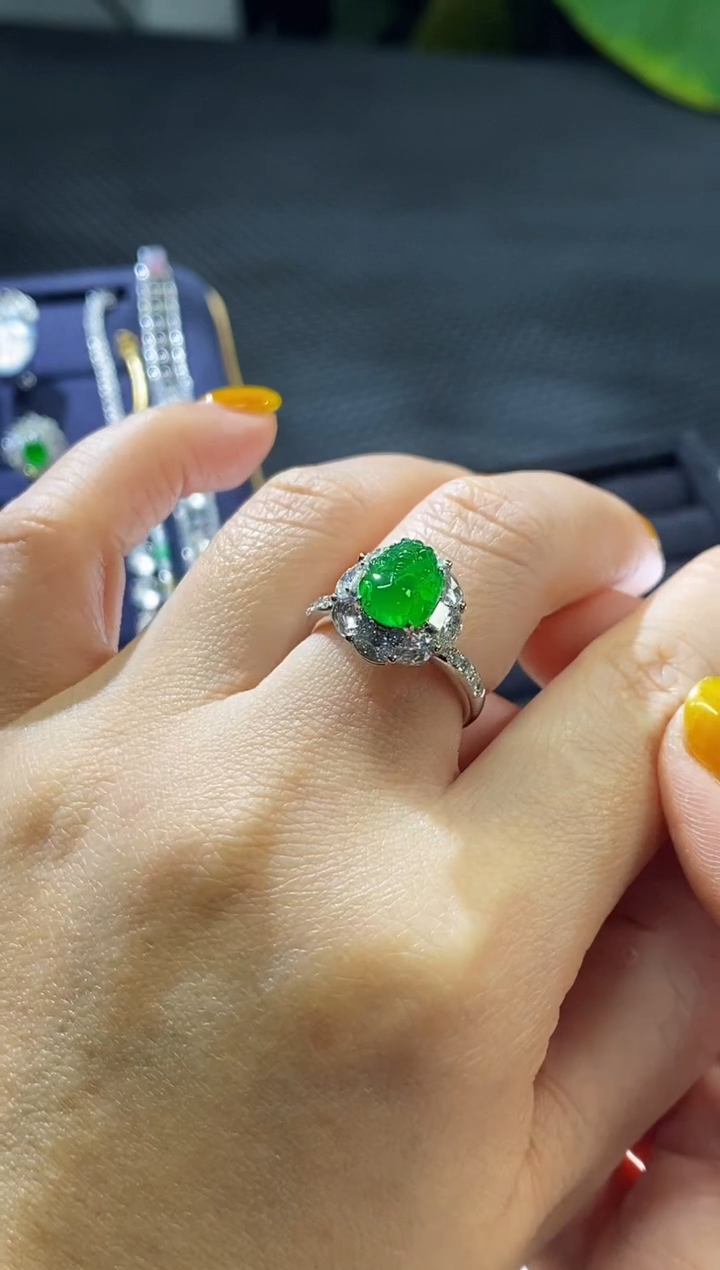 【闪购商品】翡翠挂件18K金镶嵌戒指