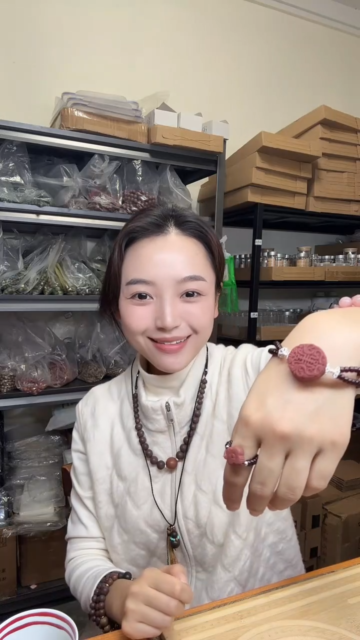 泥塑红麝息肌万寿牌手链