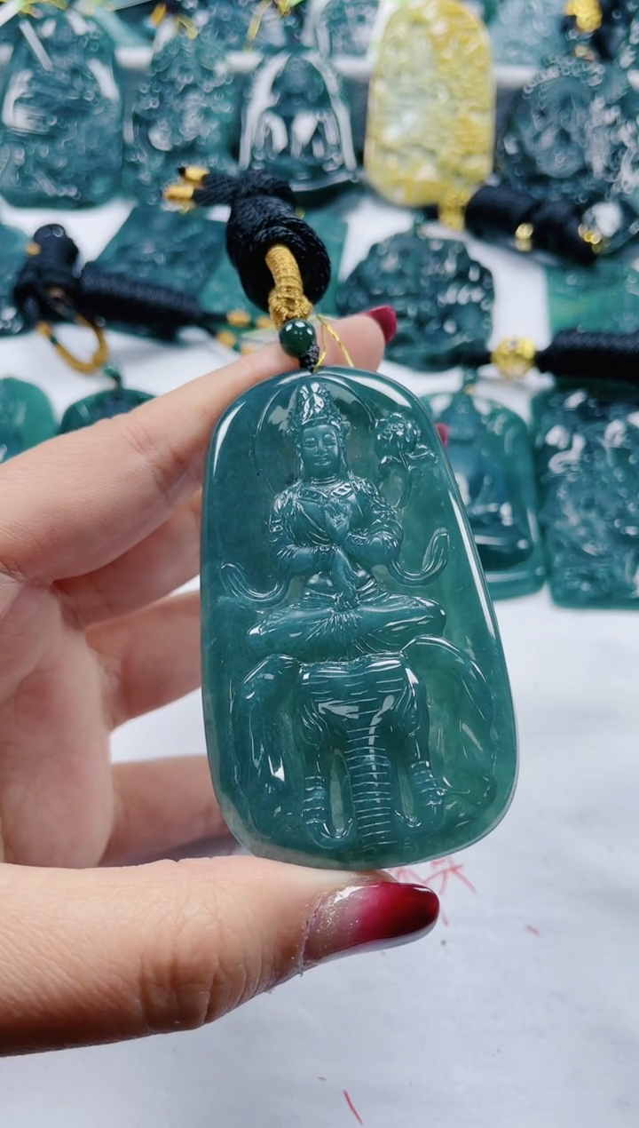 【闪购商品】翡翠颈饰未镶嵌              