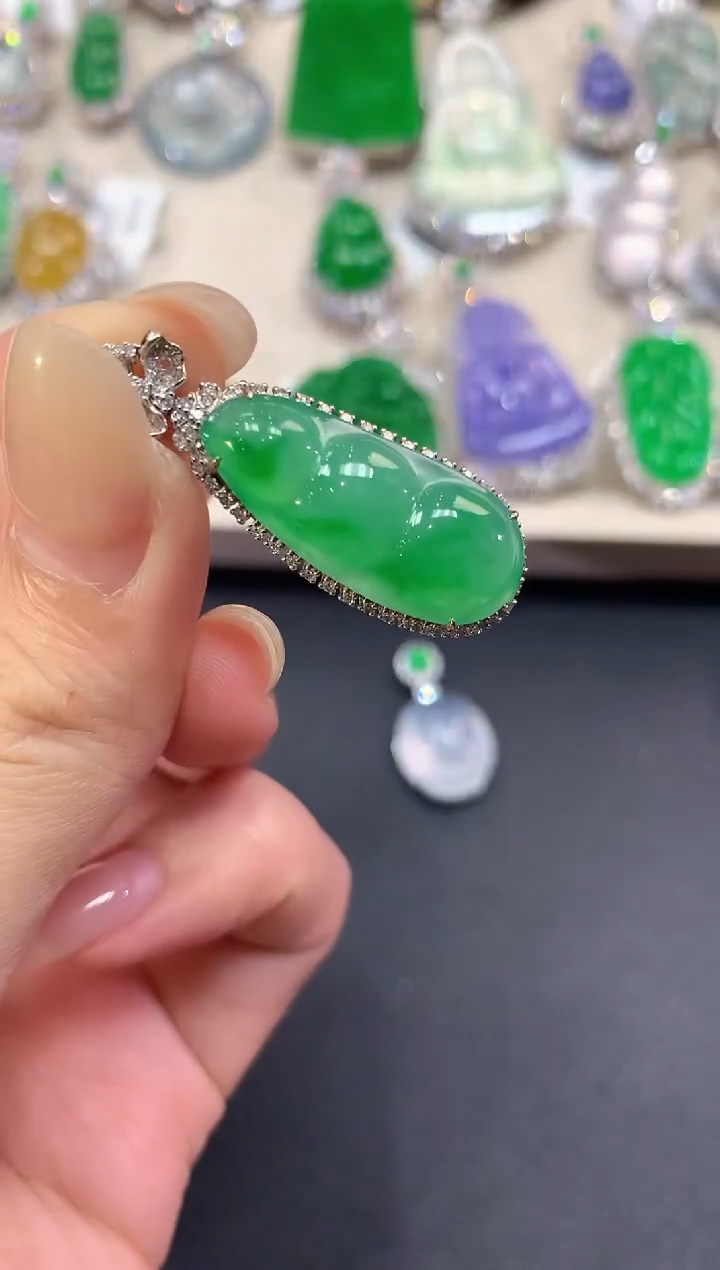 【闪购商品】翡翠吊坠(不含链)18K金镶嵌q64         