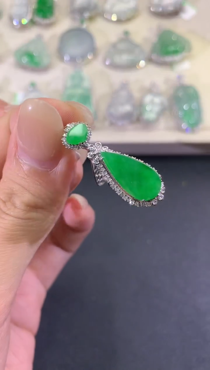 【闪购商品】翡翠吊坠(不含链)18K金镶嵌d209       