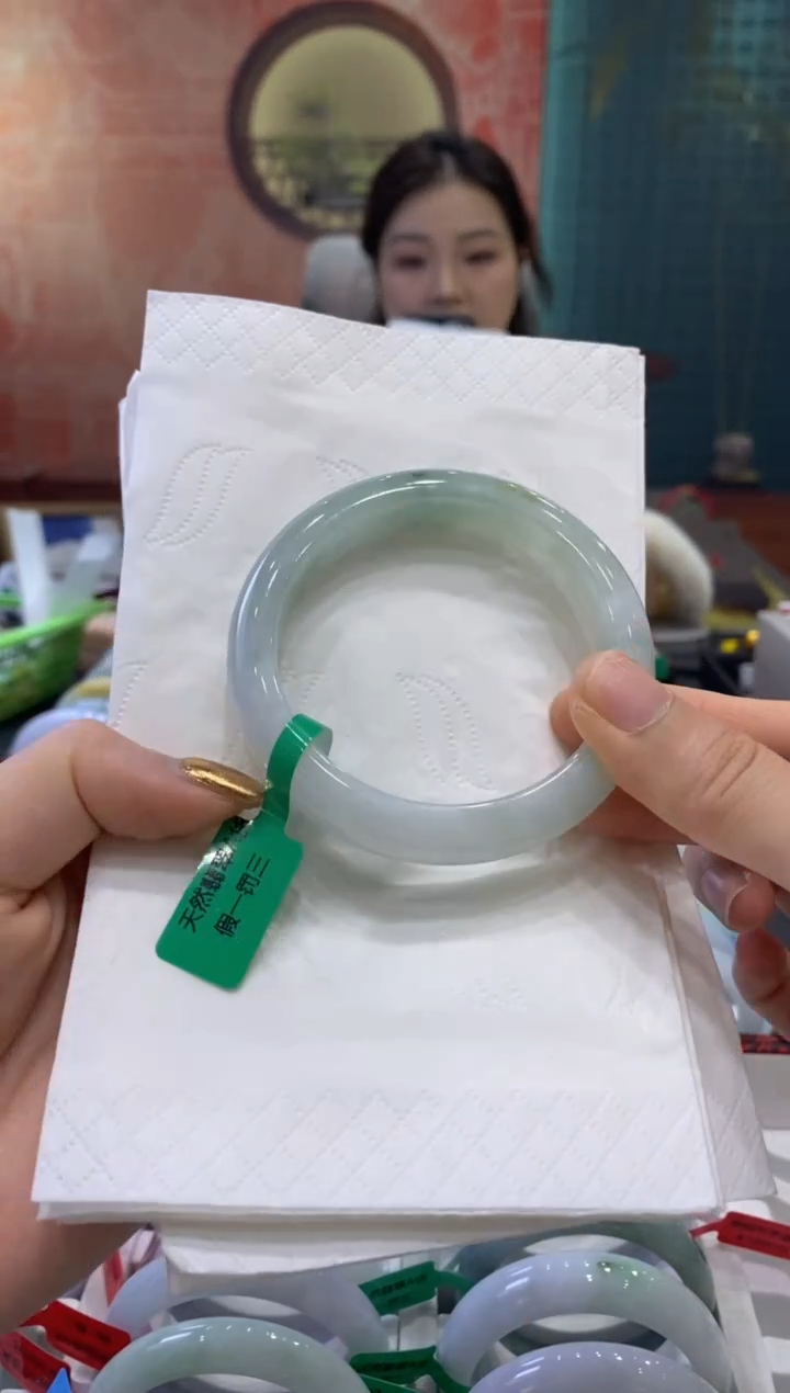 【闪购商品】翡翠手镯未镶嵌多人03906