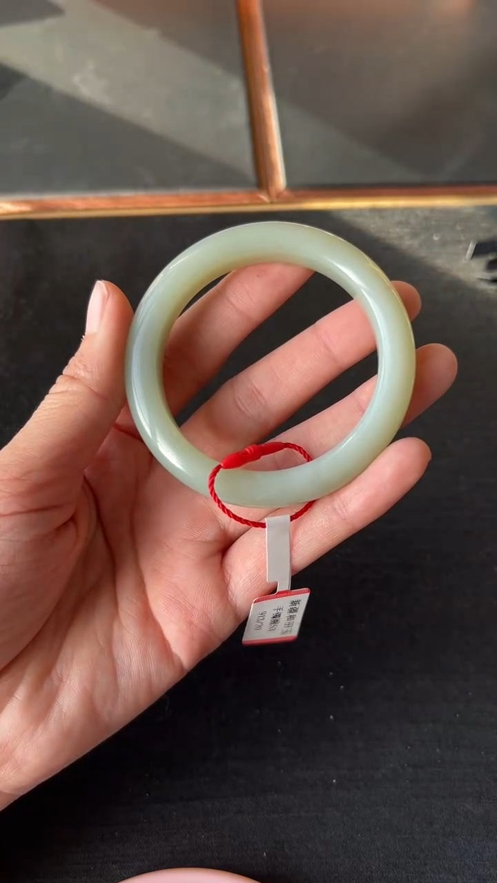 【闪购商品】和田玉手镯未镶嵌且末微色差近矿54