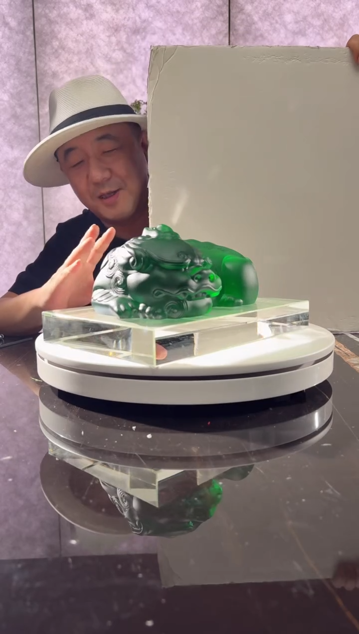 CS0202042绿色卧福貔貅+300*200白水晶底座