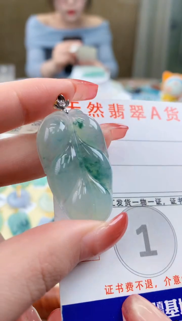 颈饰18K金镶嵌翡翠 天然A货翡翠挂件