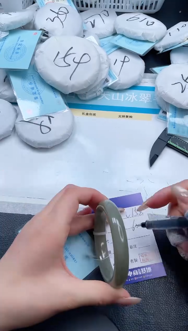 【闪购商品】和田玉手镯未镶嵌9V158-58