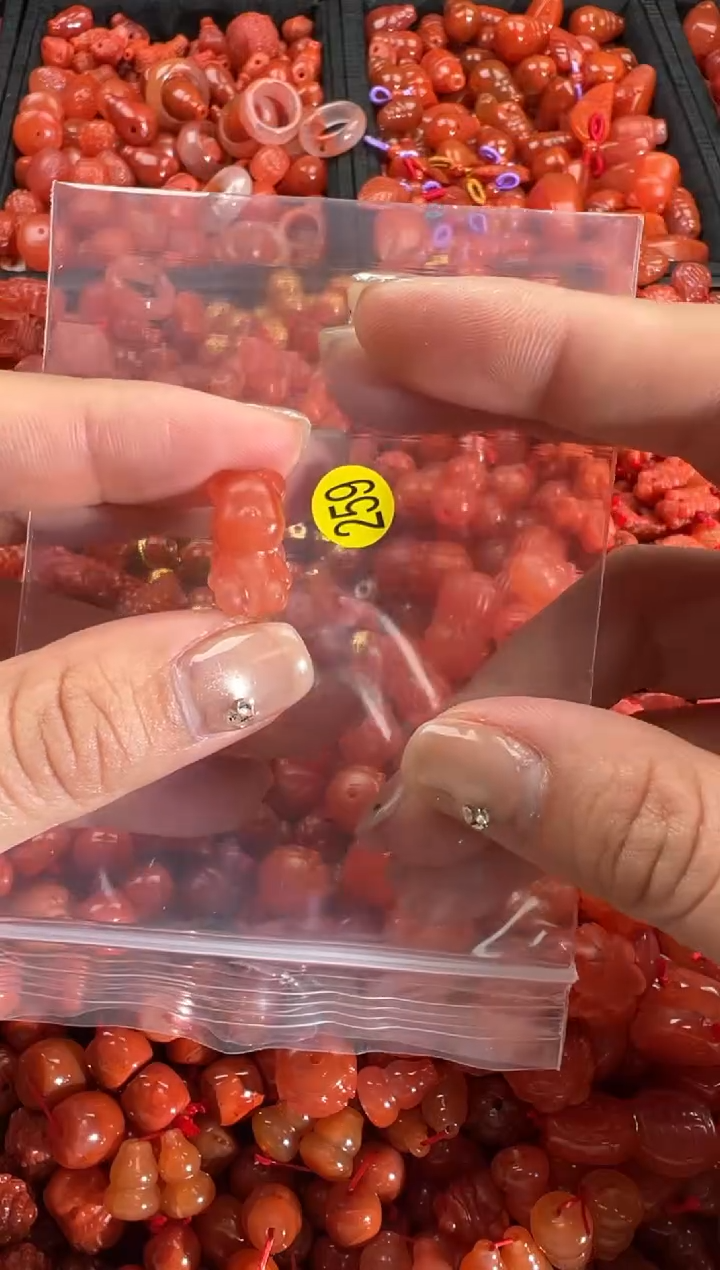 【闪购商品】南红玛瑙颈饰未镶嵌1