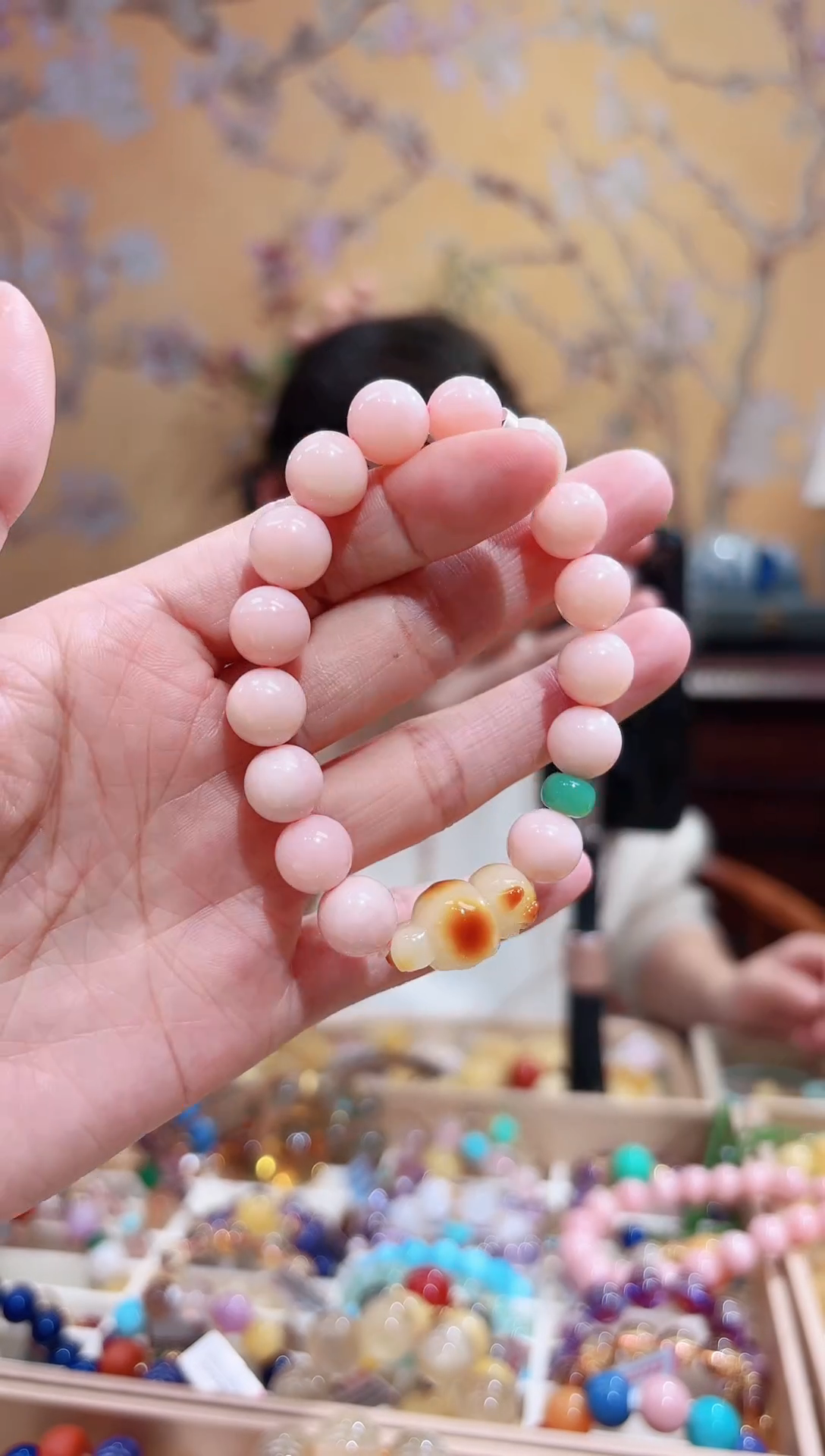 18K金镶嵌蛋白石手链设计款粉澳宝手串