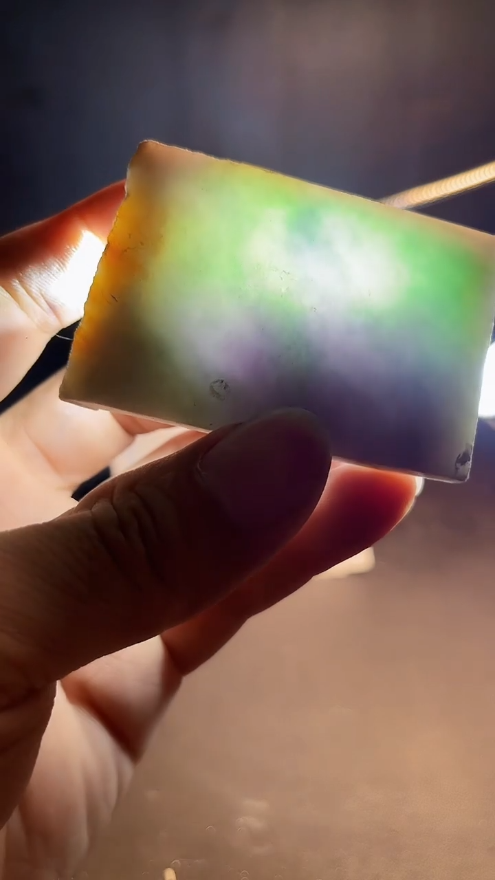 翡翠挂件未镶嵌翡翠