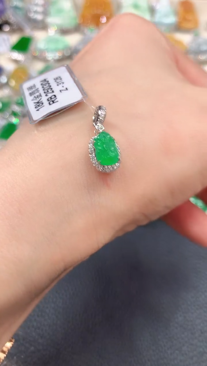 【闪购商品】翡翠吊坠(不含链)18K金镶嵌m13       