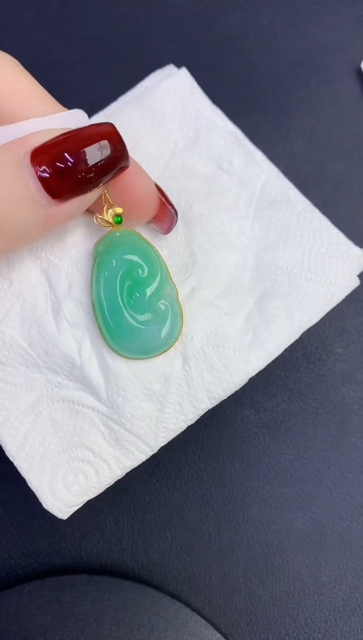 颈饰18K金镶嵌翡翠缅甸天然翡翠a货