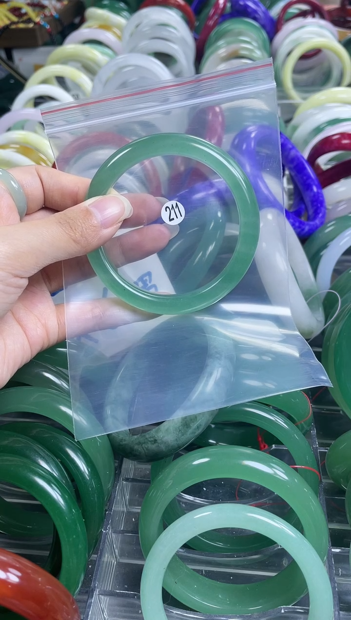 【闪购商品】石英质玉手镯未镶嵌111