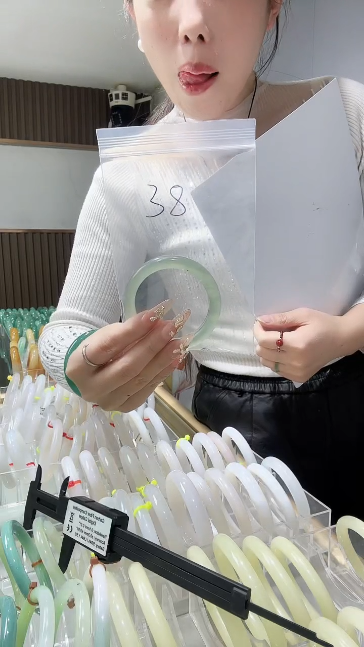 【闪购商品】蛇纹石玉手镯未镶嵌岫玉手镯54圈口