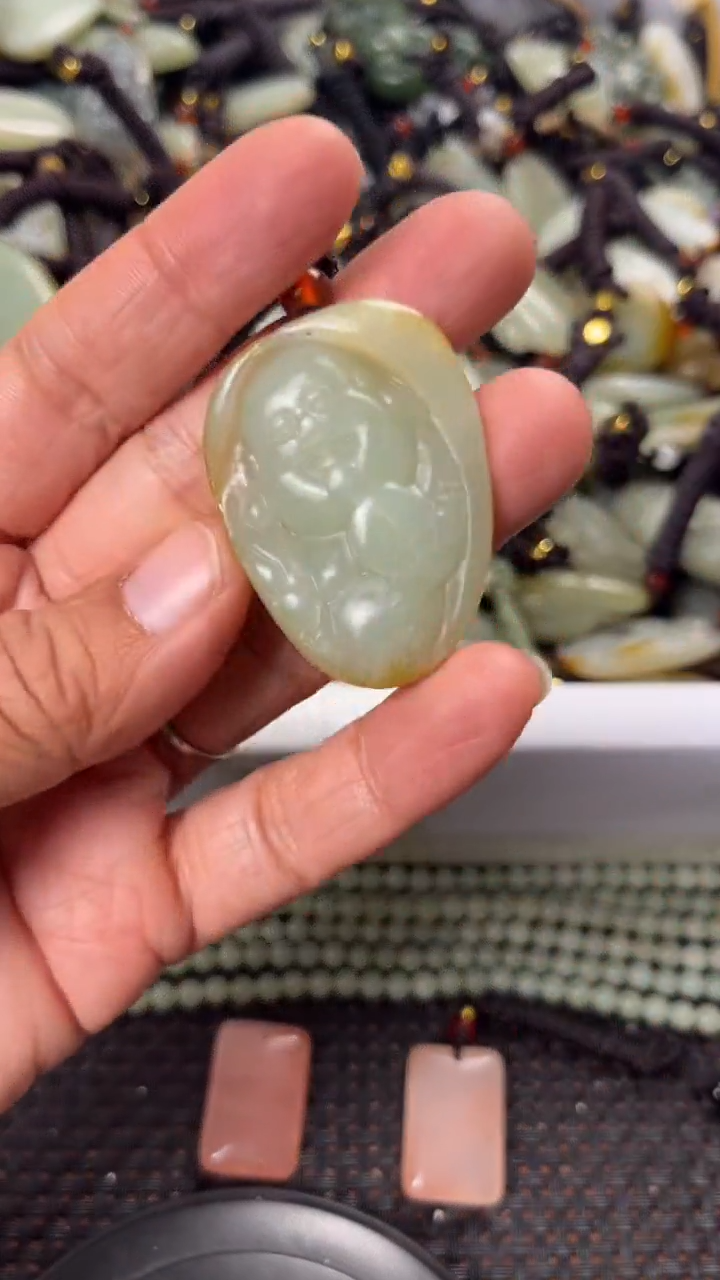 【闪购商品】和田玉颈饰未镶嵌多样性发货没有证书拍一发一有瑕3