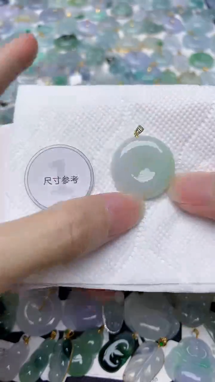颈饰18K金镶嵌翡翠天然A货翡翠