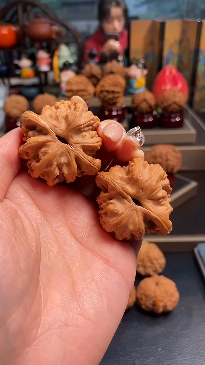 【闪购商品】文玩核桃把件A61盘龙虎头42