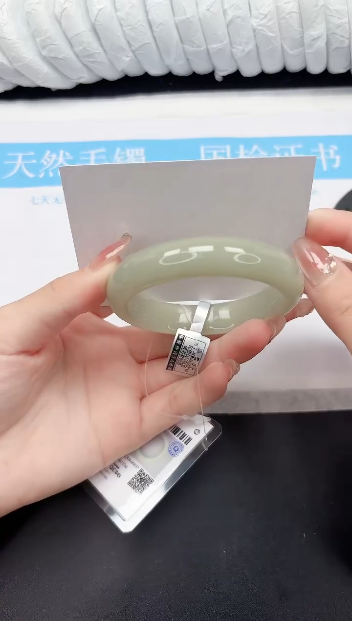 未镶嵌手镯石英质玉43-55.7D