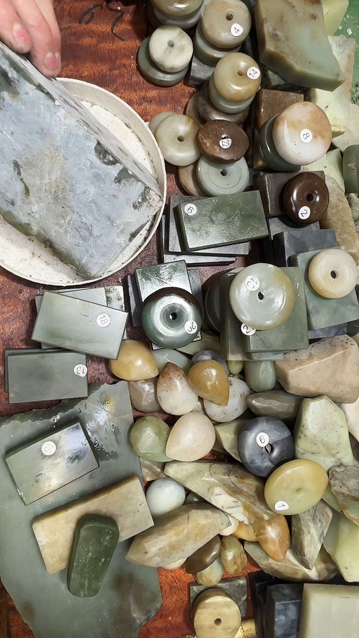 未镶嵌和田玉珠宝半成品1