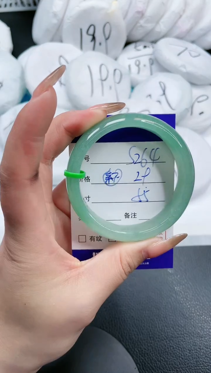 【闪购商品】石英质玉手镯未镶嵌10S26455-