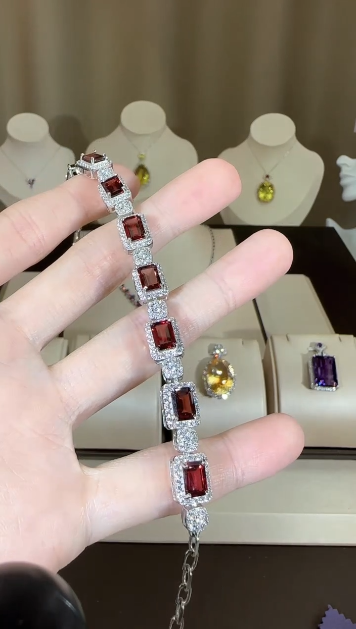【闪购商品】石榴石手链银S925镶嵌6*8mm精致鸽血红