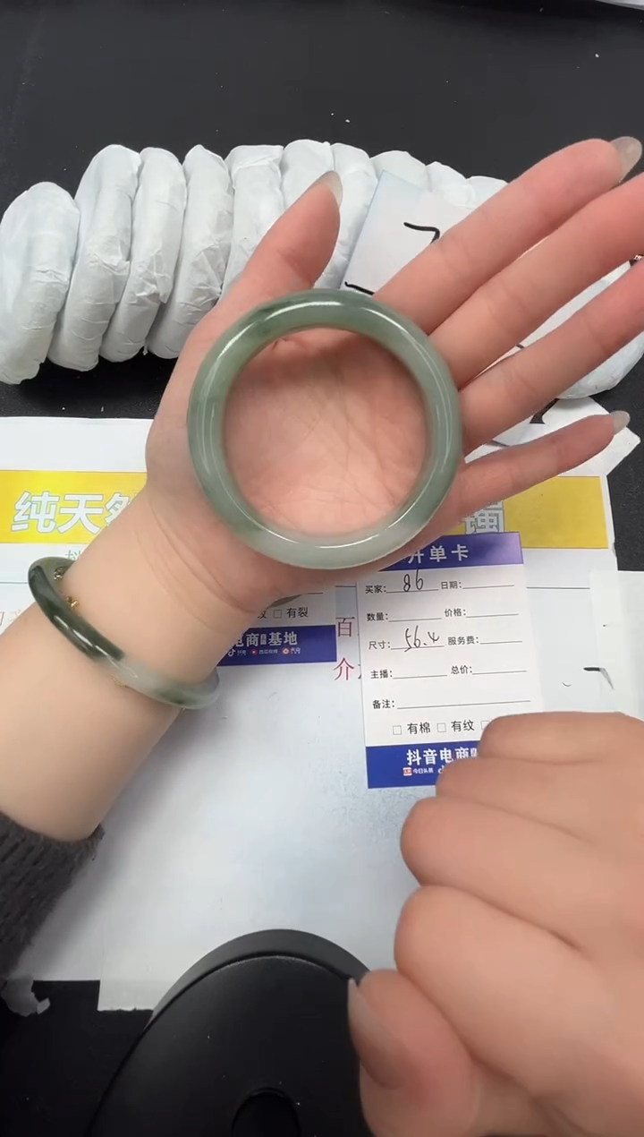 【闪购商品】石英质玉手镯未镶嵌86-56.4