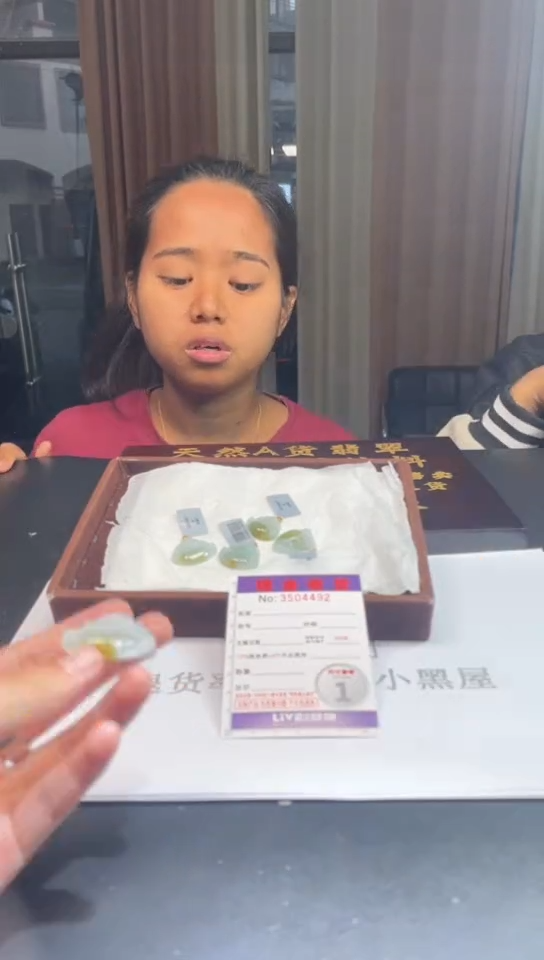 18K金镶嵌挂件翡翠多样性发其一拍一发一4492