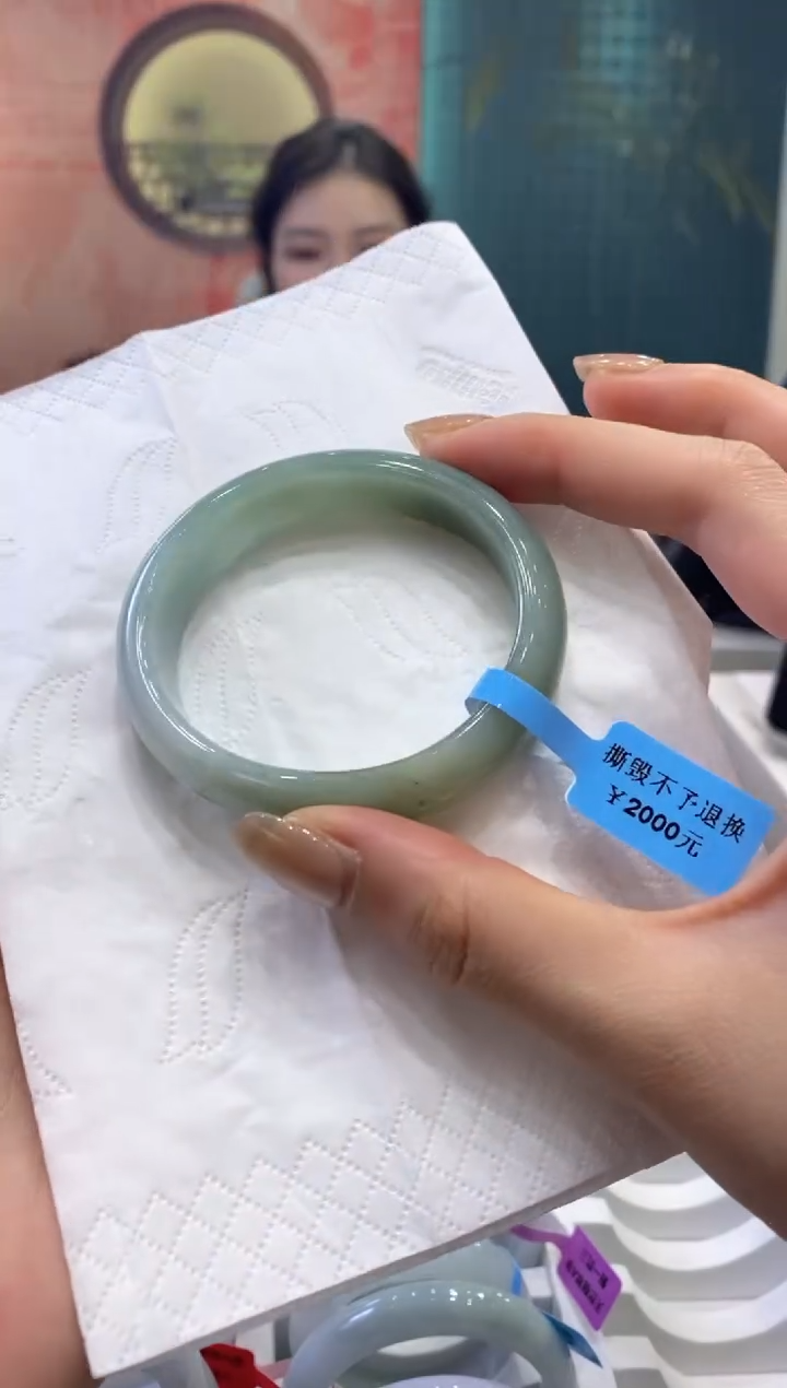 【闪购商品】翡翠手镯未镶嵌多人18402